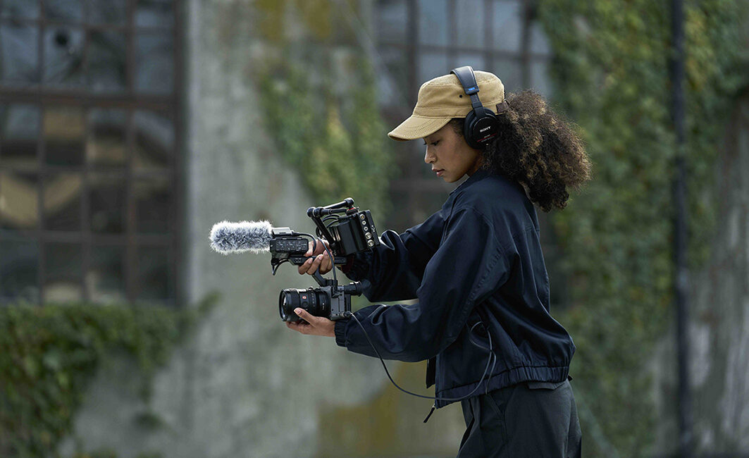 Sony introduces the FX2 compact camera