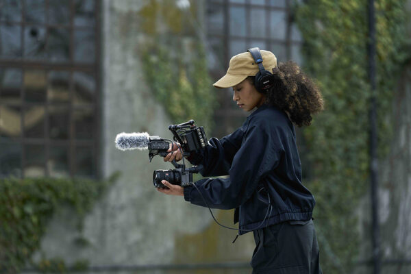 Sony introduces the FX2 compact camera
