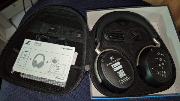 Sennheiser HDB630 in case